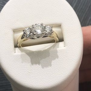 14 k 3 stones diamond ladies ring